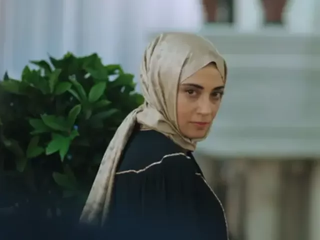 Kızılcık Şerbeti'nde Sürpriz Ayrılık: Yeni Yıldızlar Sahneye Çıkıyor!