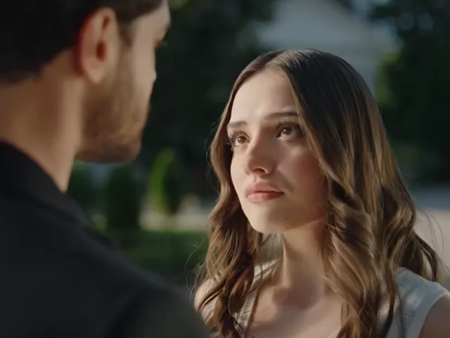 Yeni Dizi 'Menekşe' Göz Kamaştırıyor: Siz de Yıldız Olma Yolunda Adım Atın!
